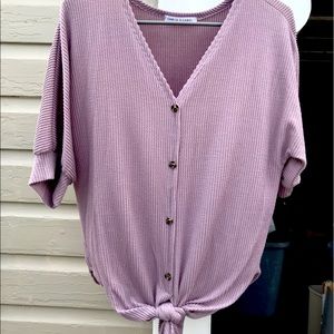 Adorable ribbed shirt